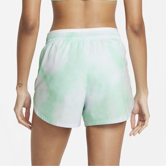 Womens Small Nike Tempo Luxe Icon Clash Running Shorts Green CZ9638-342 - Picture 2 of 3